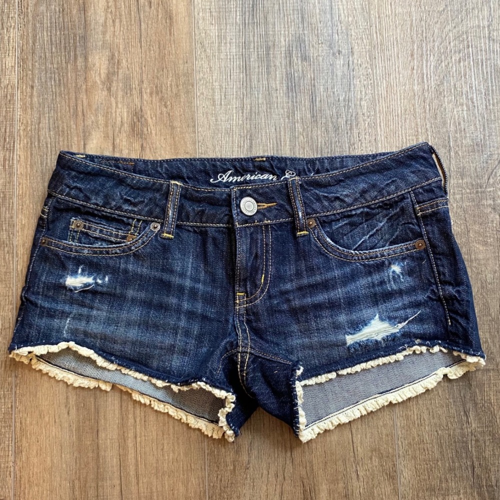 American Eagle Dark Wash Distressed Lace Trim Denim Shorts Low Rise Womens 4